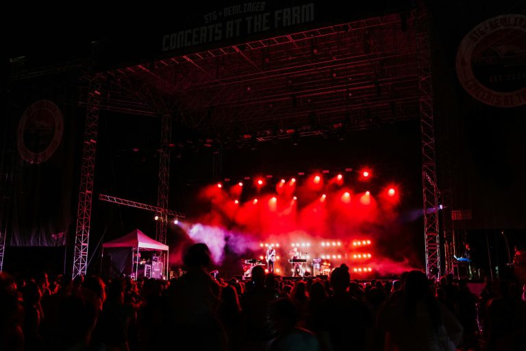 Cem Adrian concert