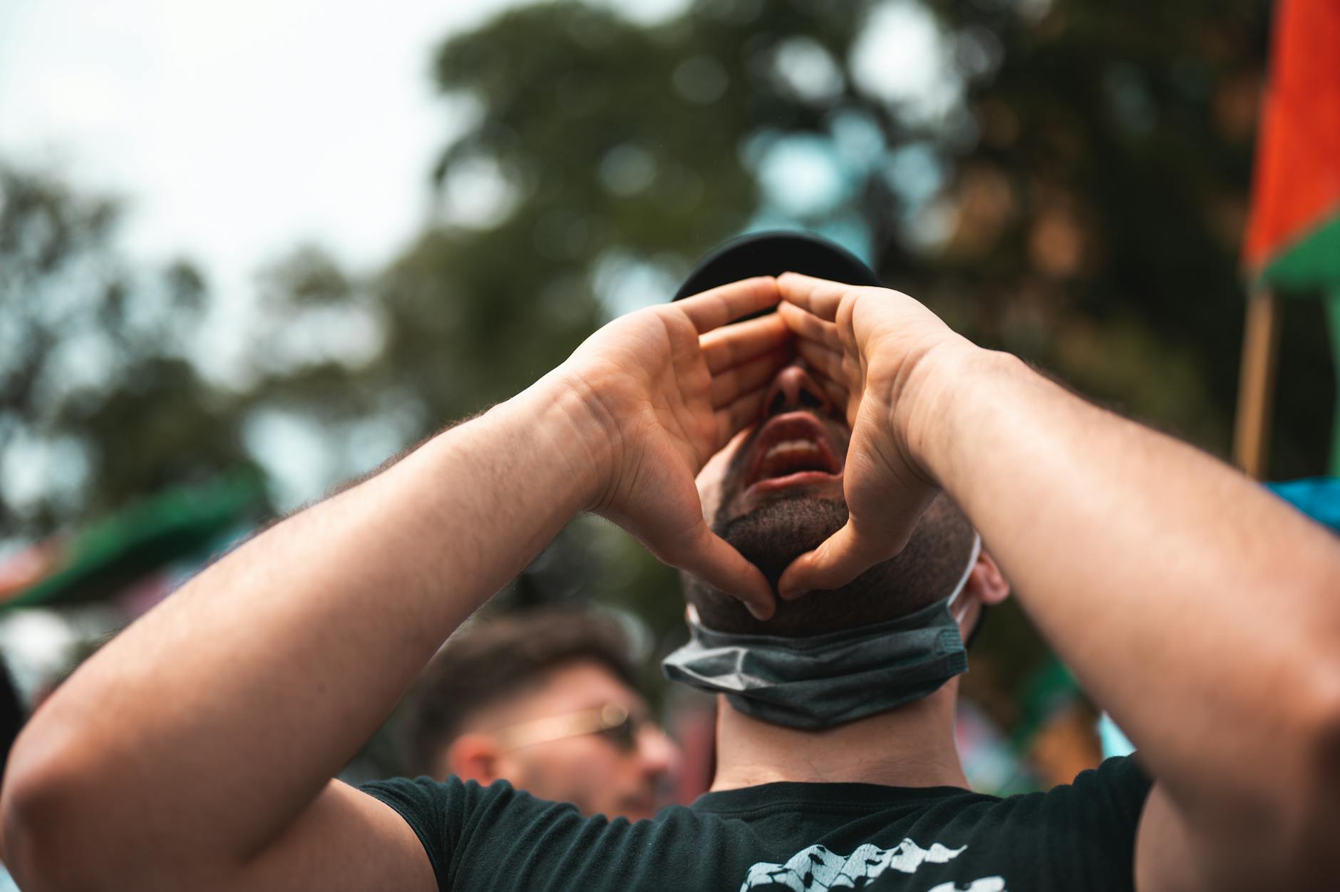 Ozan Guven Mehmet Aslantug protest