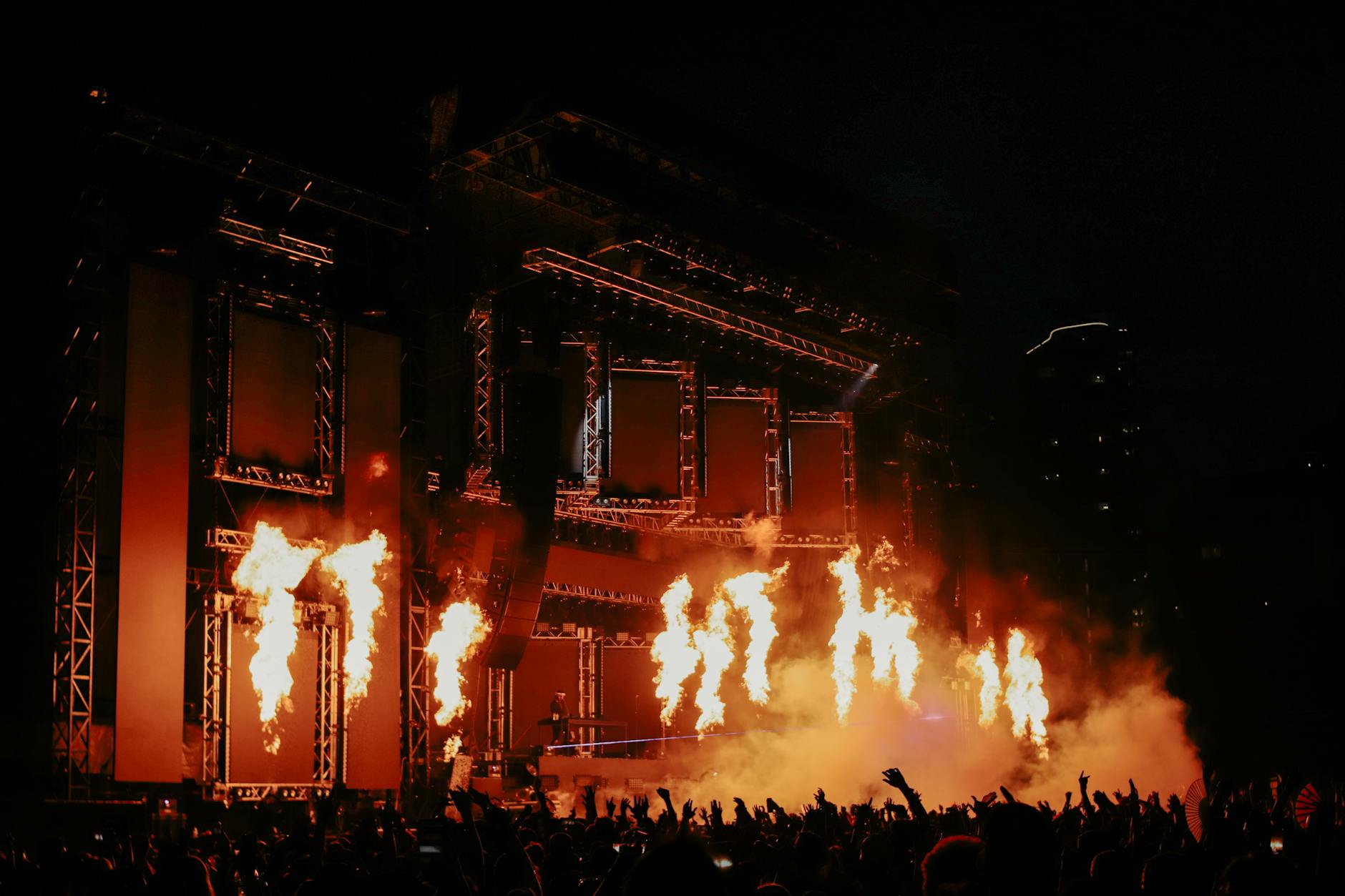 Tan Tasci concert fire