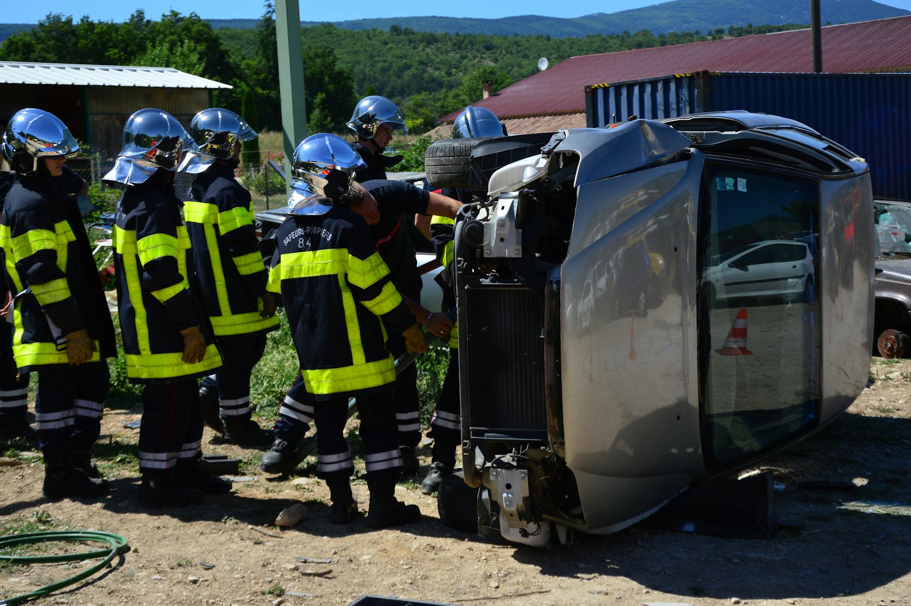 Uzak Şehir TV series accident scene