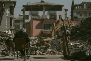 Adana Sarsıldı! Ünlü İsimler Bölgedeki Deprem İçin Endişeli Mi?