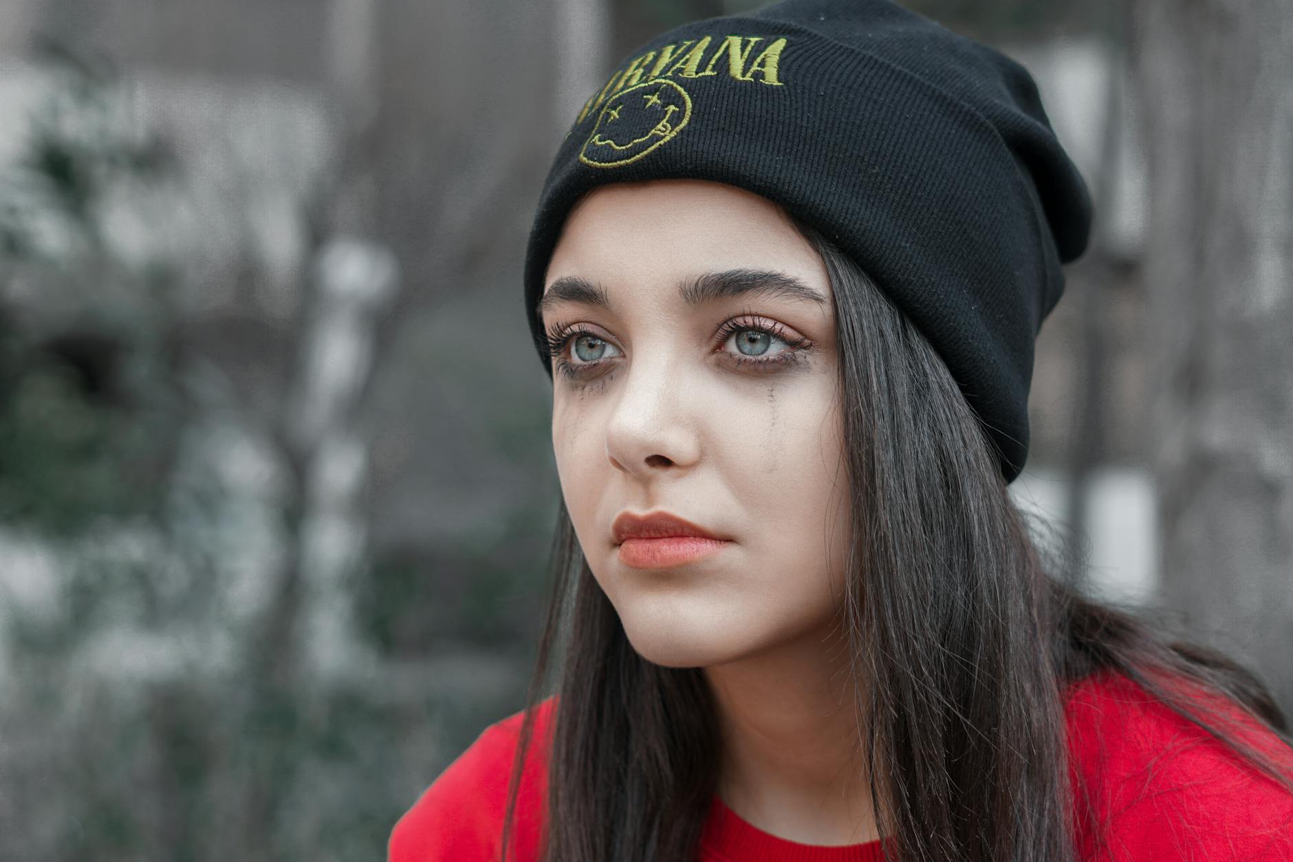 Meryem Uzak Şehir crying