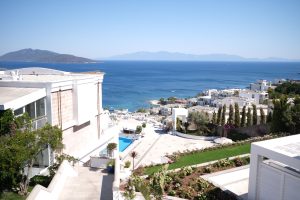 Afra Saraçoğlu Aşkını Bodrum’da Saklayamadı