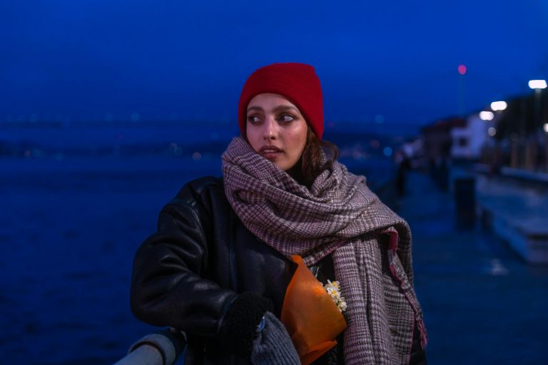 Sinem Ünsal Uzak Şehir