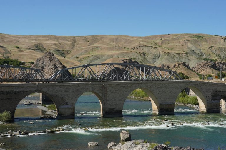 Murat Aygen Kızılcık Şerbeti