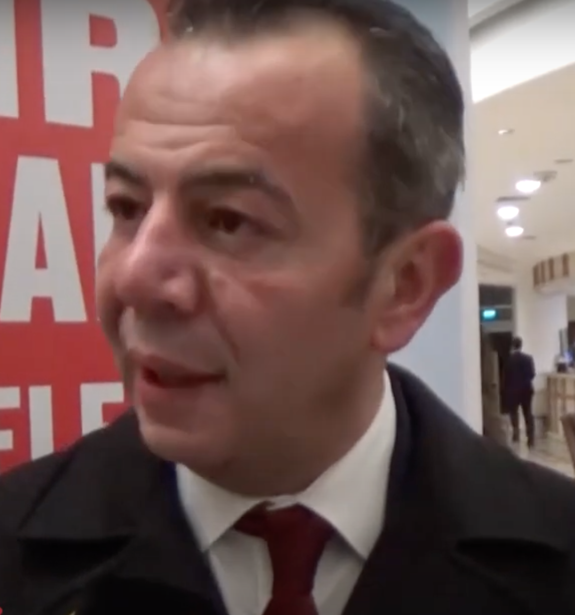 tanju özcan kimdir