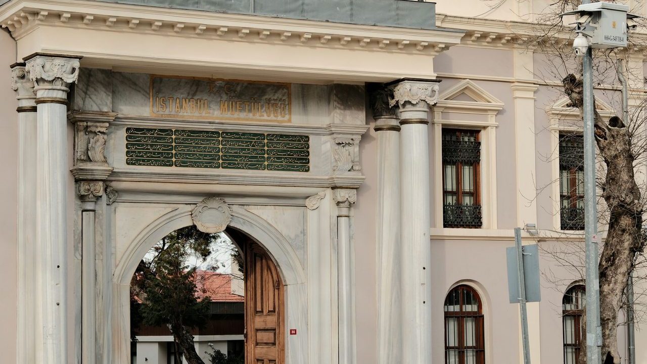Altı Üstü İstanbul Emir tuzak