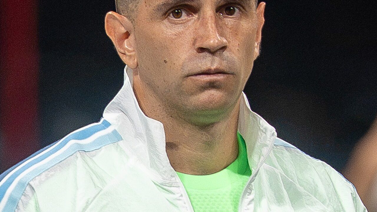 Emiliano Martínez transfer