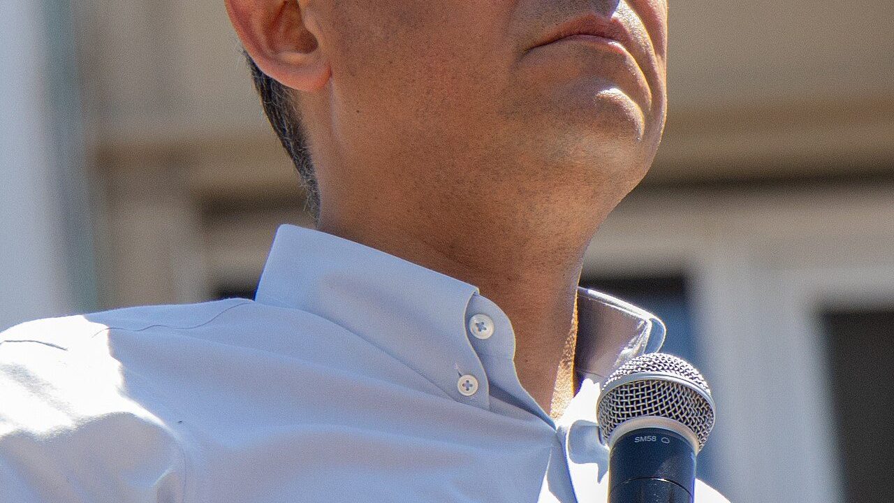 özgür özel kimdir